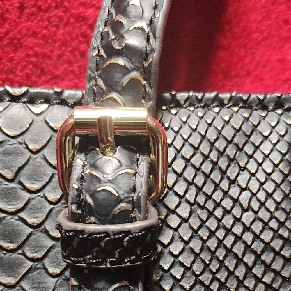 Sophisticated Black Anne Klein Textured Tote with Gold Hardware. - Picture 4 of 12